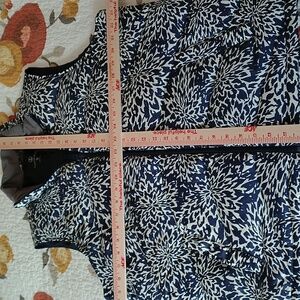 Lands End women XL blue and white puff vest